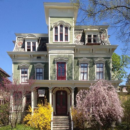 Hudson City Bed And Breakfast Екстериор снимка