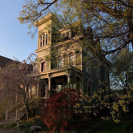 Hudson City Bed And Breakfast Екстериор снимка