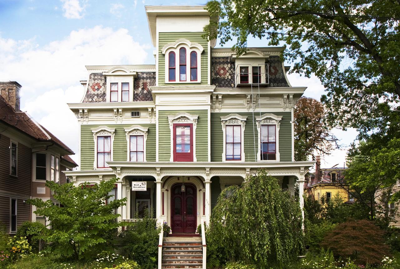 Hudson City Bed And Breakfast Екстериор снимка