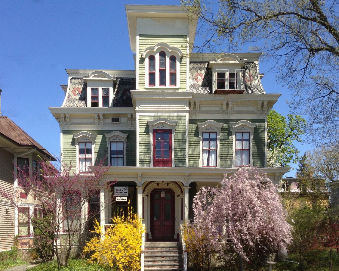 Hudson City Bed And Breakfast Екстериор снимка