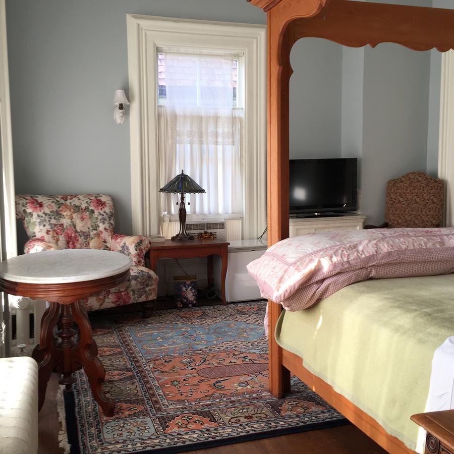 Hudson City Bed And Breakfast Екстериор снимка