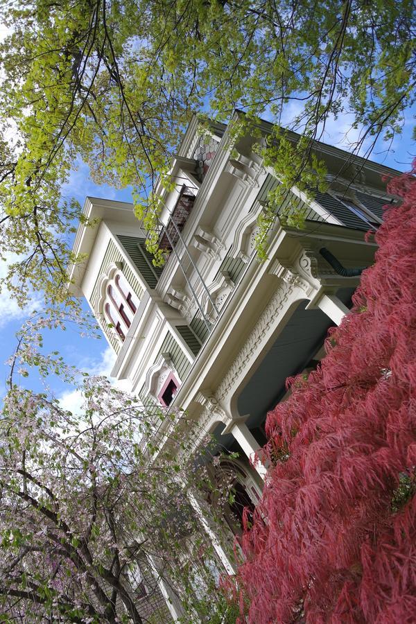 Hudson City Bed And Breakfast Екстериор снимка