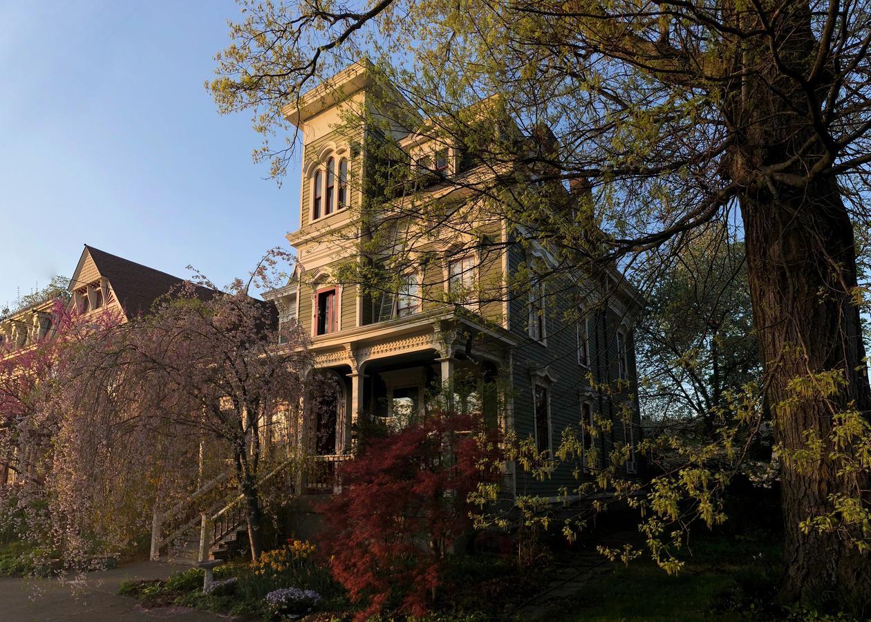 Hudson City Bed And Breakfast Екстериор снимка